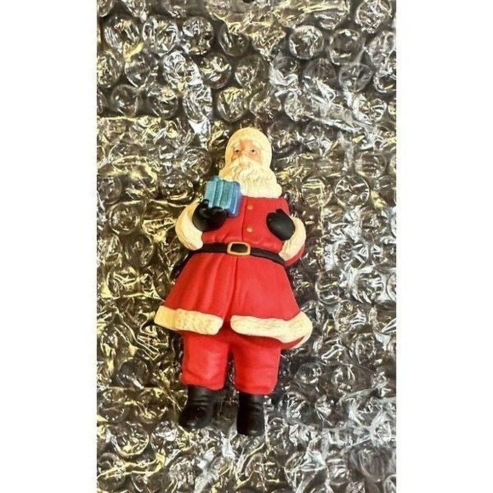Hallmark 2010 SANTA'S BUSY SEASON ORNAMENT MIB SANTA